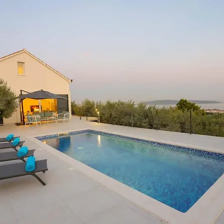 Sole With Private Pool Kaštela