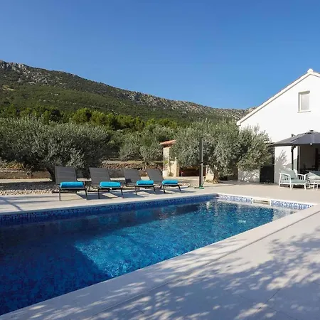 Sole With Private Pool