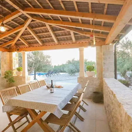 Sole With Private Pool