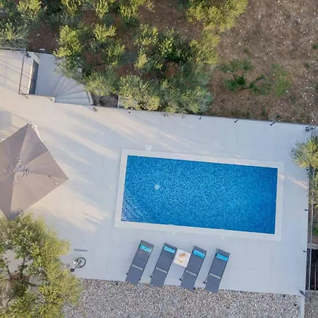 Sole With Private Pool