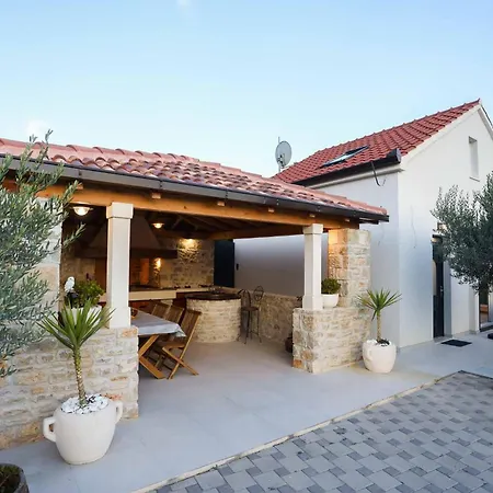 Sole With Private Pool