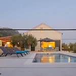 Sole With Private Pool * Kaštela
