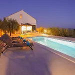 Sole With Private Pool Kaštela