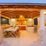 Sole With Private Pool فيلة *