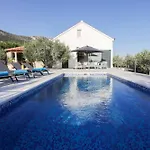 Sole With Private Pool Kaštela