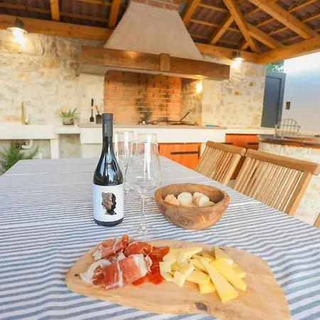 Vila Sole With Private Pool Kastela