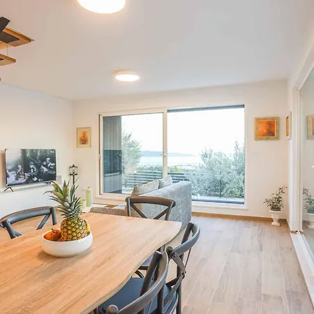 Sole With Private Pool