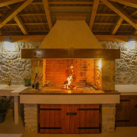 Vila Sole With Private Pool Kastela