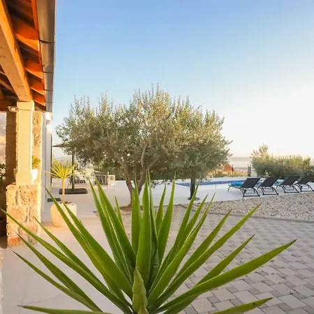 Sole With Private Pool * Kastela