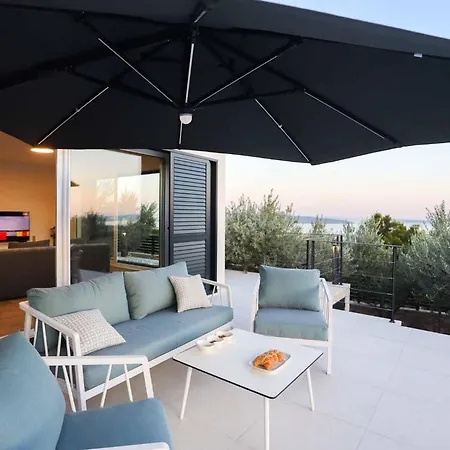 Sole With Private Pool