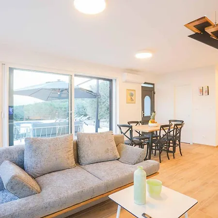 Sole With Private Pool Vila Kastela