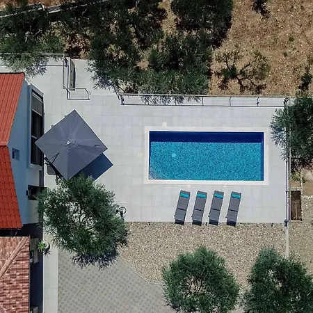 Sole With Private Pool *