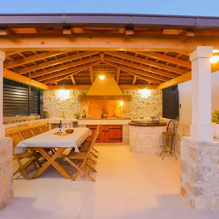 Sole With Private Pool Vila *