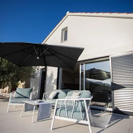 Sole With Private Pool * Kastela