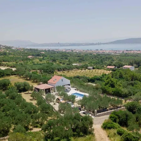 Sole With Private Pool Vila *