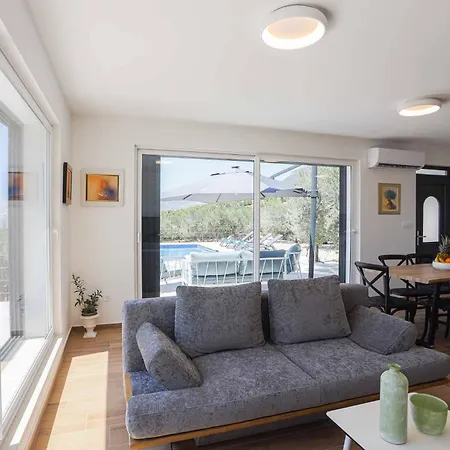 Sole With Private Pool