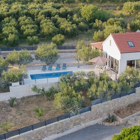 Sole With Private Pool *