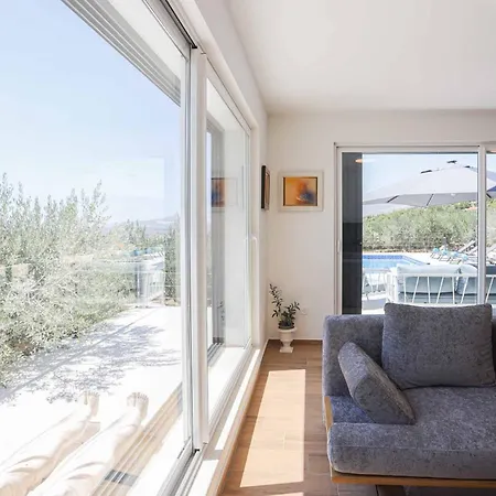 Sole With Private Pool *