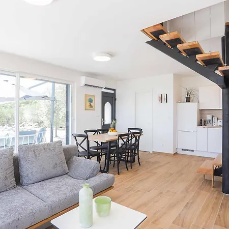 Sole With Private Pool Willa *