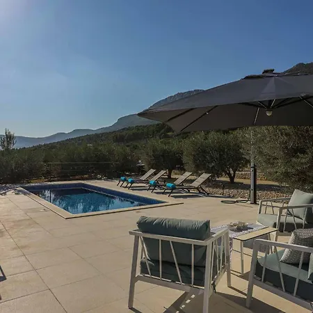 Sole With Private Pool Vila