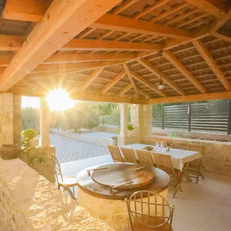 Sole With Private Pool Vila *