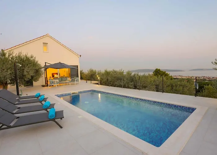 Sole With Private Pool Kastela