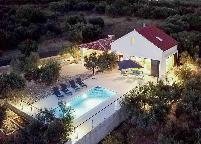 Sole With Private Pool Vila