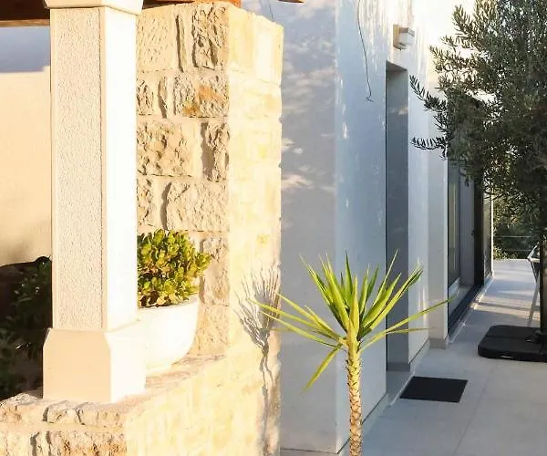 Sole With Private Pool Vila *