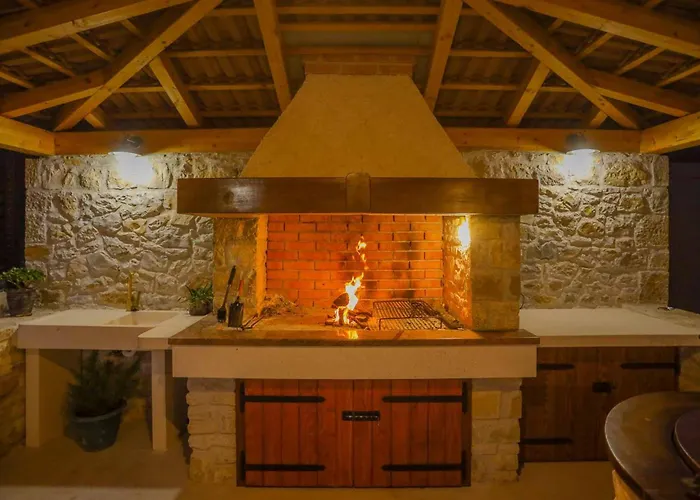 Vila Sole With Private Pool Kastela