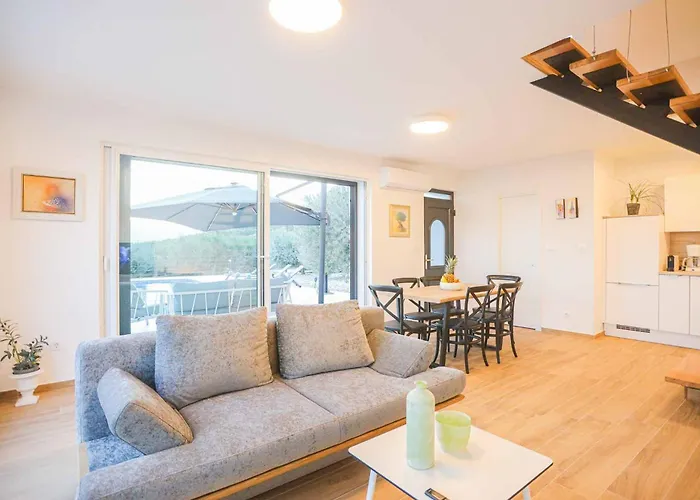 Sole With Private Pool Vila Kastela