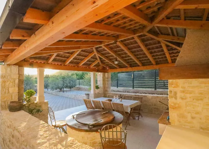 Sole With Private Pool Vila Kastela