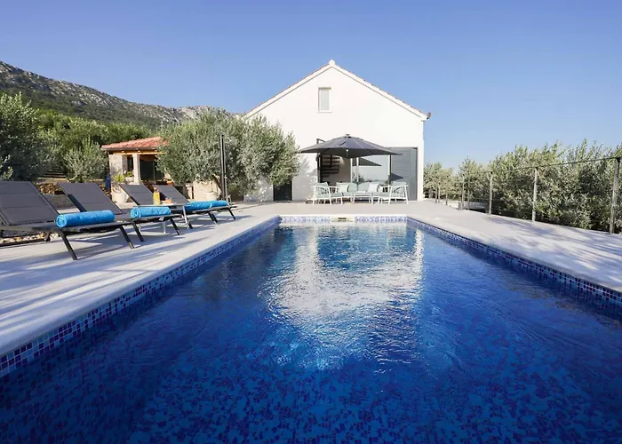 Sole With Private Pool Kastela