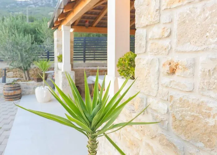 Sole With Private Pool Kastela