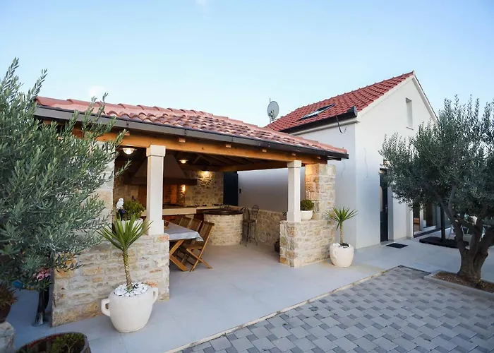 Sole With Private Pool