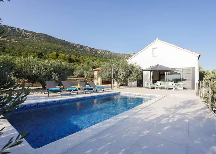 Sole With Private Pool Vila