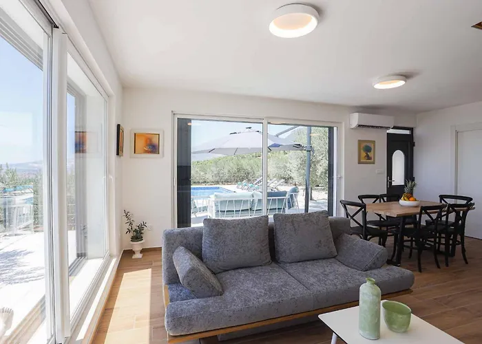 Sole With Private Pool