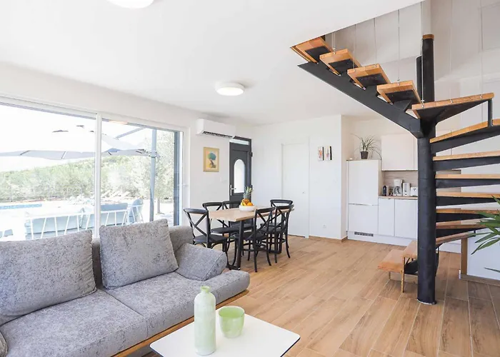 Sole With Private Pool Vila *