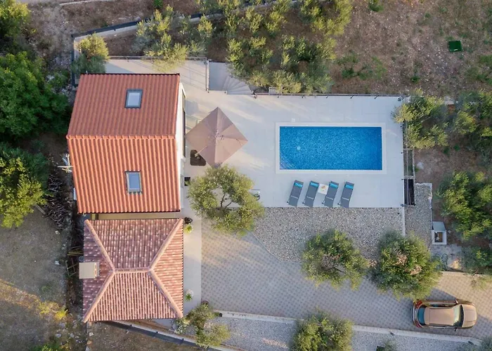 Sole With Private Pool Vila